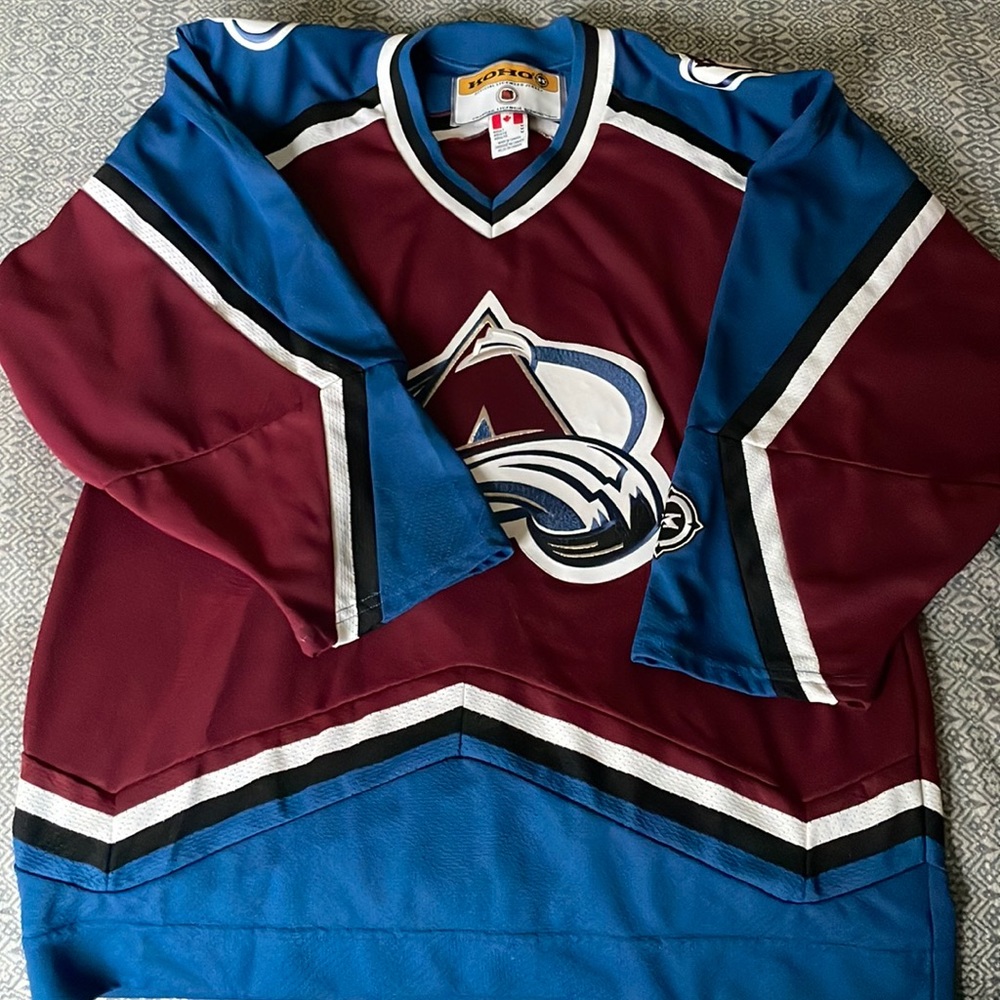 Colorado Avalanche Jersey, size M.